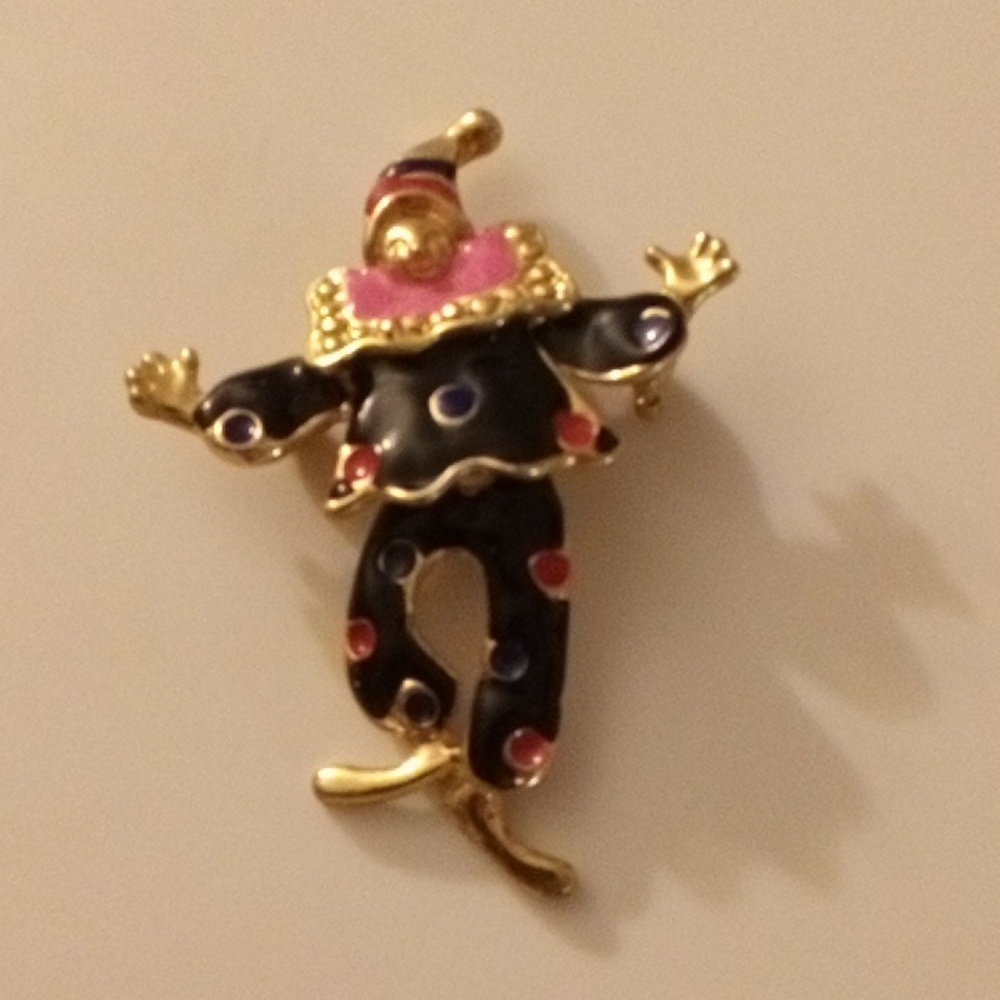 CLOWN PIN VINTAGE AND PERFECT CONDITION